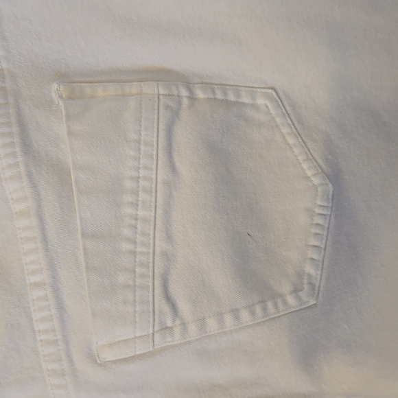 Chico's Size 2 Straight Leg White Denim Jeans Capris 4-pocket Women size 12 (M) - Picture 7 of 16